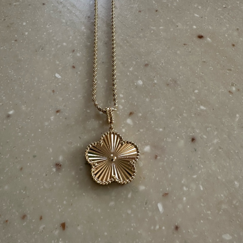 Clover yellow chain necklace